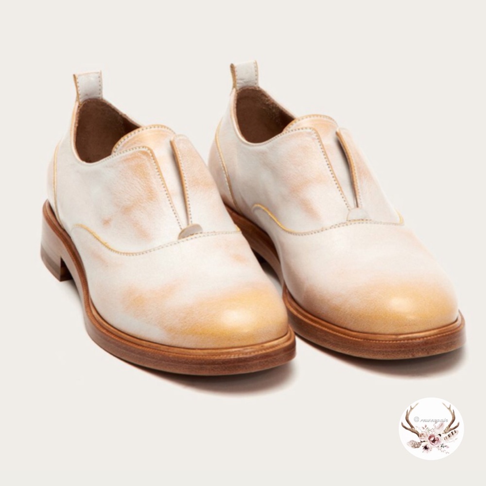 Frye Annie Oxford White Beige  Slip On  NWOB